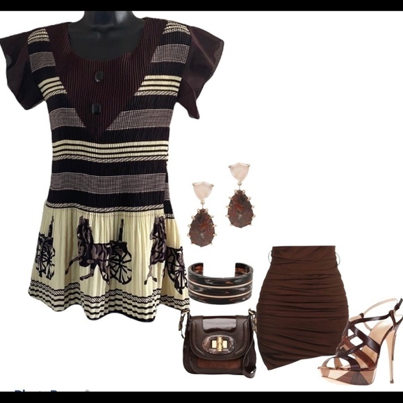 Vintage π§ββοΈ brown/tan short sleeve pleated blouse with carriage print size M - Picture 8 of 9